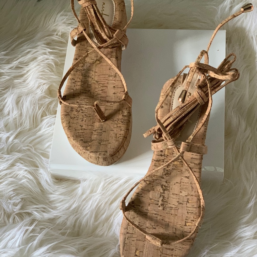 Platform Sandals - Picture 3 of 4